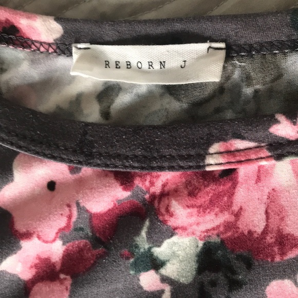 Floral and striped t-shirt - Picture 2 of 2